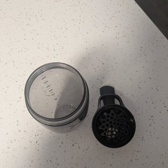 Shakerless Protein Shaker Bottle - Picture 4 of 4